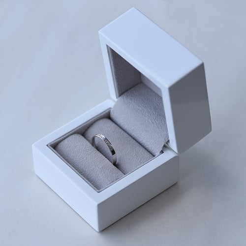 Goldring mit Diamant und Gravur Ihrer Wahl Lexis