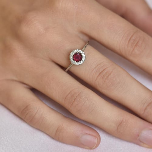 Verlobungsring mit Rubin und Diamanten Tafne