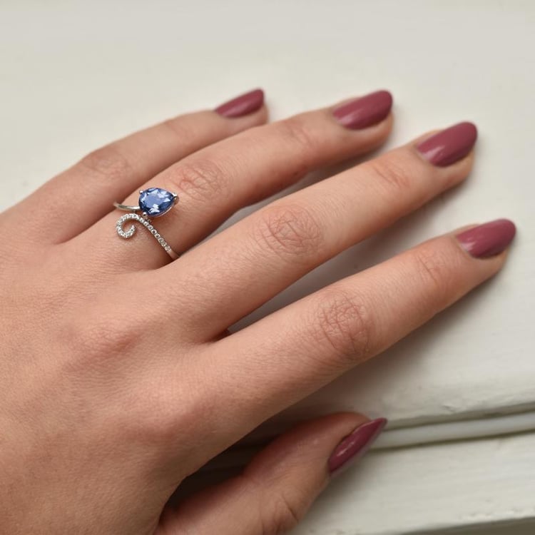 Goldener Ring mit Tansanit-Träne und Diamanten Cael 12710