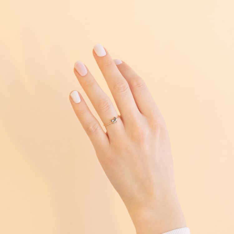 Ring mit Salt and Pepper Diamanten in Schmetterlingsform Romy 100968