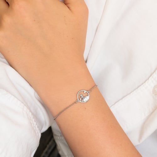 Armband mit einem geschnitzten Anhänger mit der Figur des Kleinen Prinzen