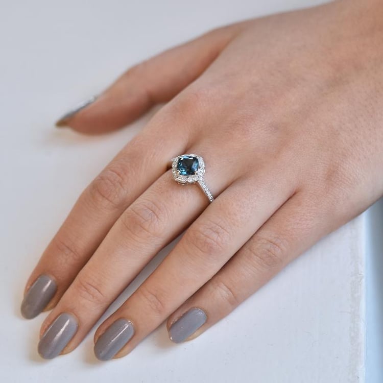 Goldener Vintagering mit blauem Topas und Diamanten Antonella 37859