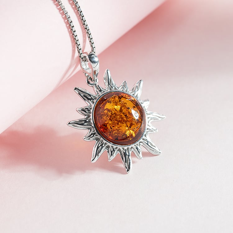 Silberner Anhänger in Form einer SonneSilberner Anhänger in Form einer Sonne 150713