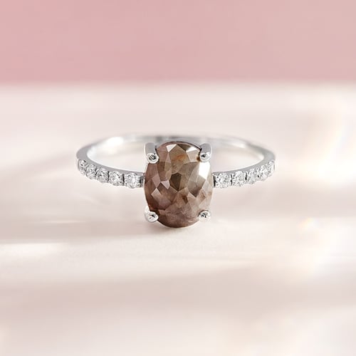 Goldener Ring mit einem unikatem Salt and Pepper Diamanten Liberia