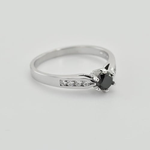 Verlobungsring mit schwarzem Diamant Mita