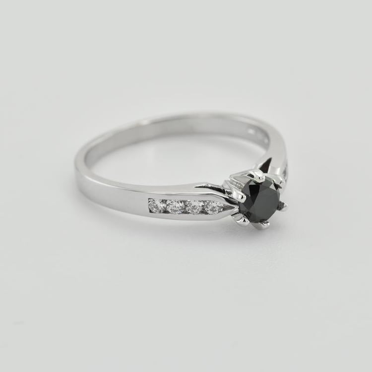 Ring und schwarzer Diamant 27497