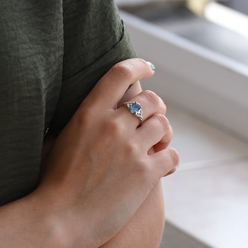 Goldener Topasring mit Diamanten Alanyse