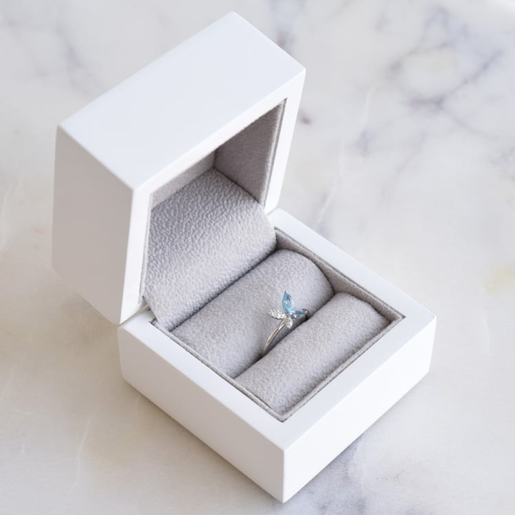 Ring mit Schmetterling aus Diamanten und Topasen Elisabet 86643