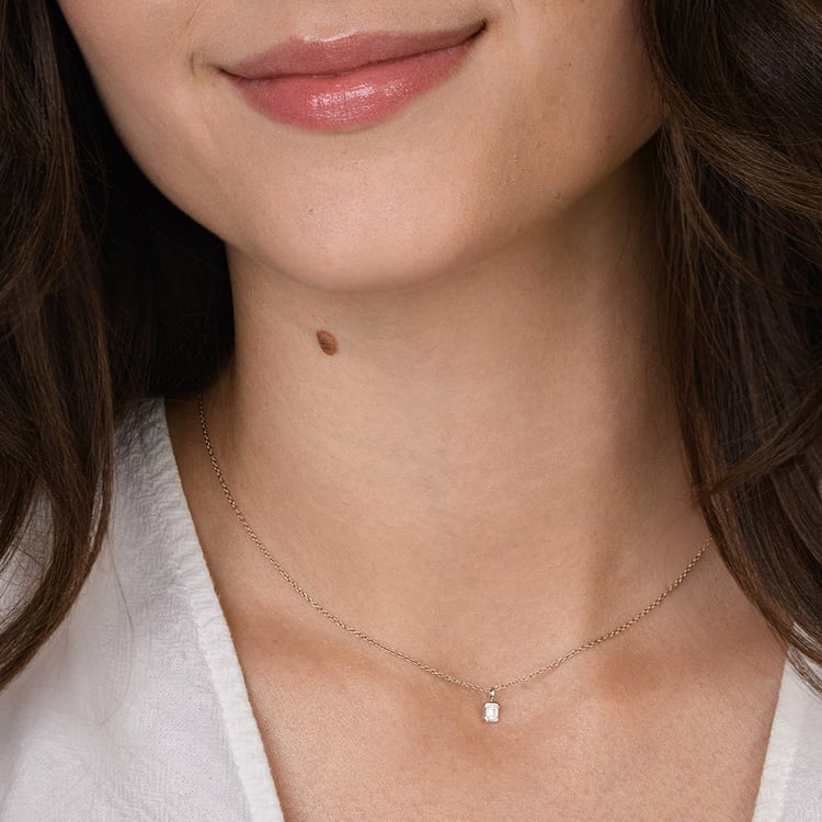 Minimalistischer Anhänger aus Silber mit einem Diamanten in Emerald-Form Lias 160448