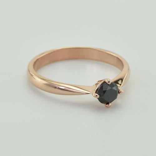 Verlobungsring mit schwarzem Diamant Mahiya