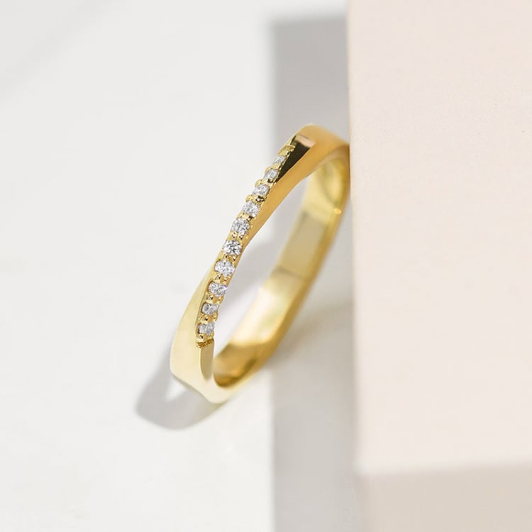 Interessanter Goldring mit Diamanten Brielle 154449