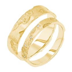 Goldene Eheringe mit von Hand gravierter Oberfläche Cley