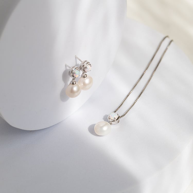 Silbernes Set aus Perlenschmuck mit Lab Grown Opalen Jasna 143916