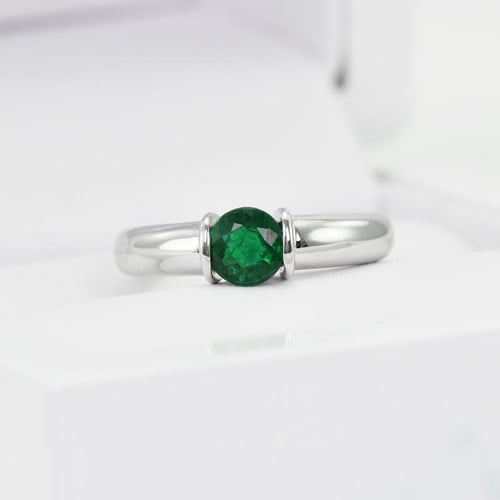 Goldring mit Smaragd Yaduvir