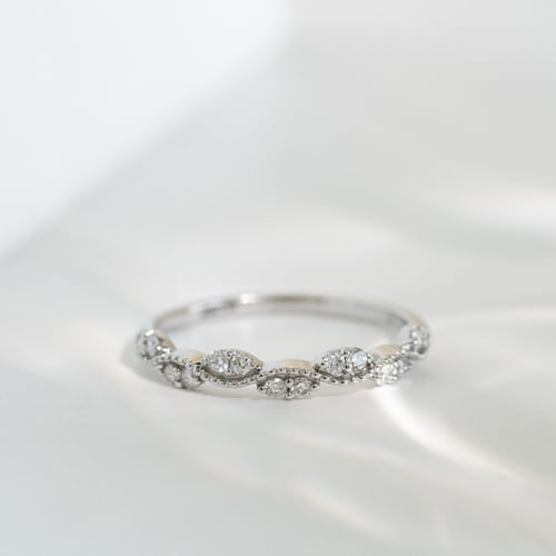Zarter Eternity-Ring mit Diamanten Britton