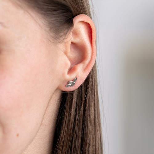 Goldene Ohrstecker mit Blättern Sintia