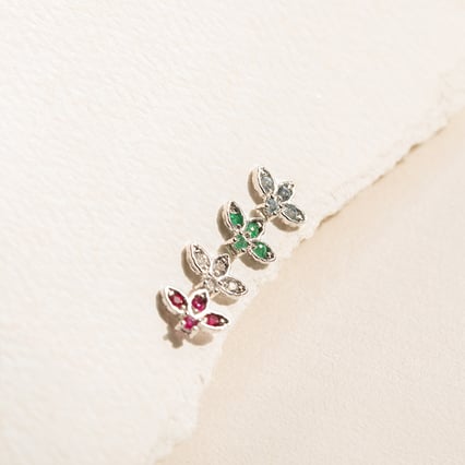 Goldener Piercing Ohrstecker mit himmelblauen Topasen Amina