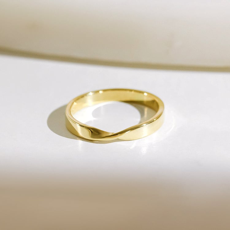 Goldene Eheringe mit Twist und Diamanten Lasha 154439