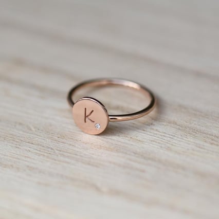 Ring aus Gold mit Diamant und Gravur Narik