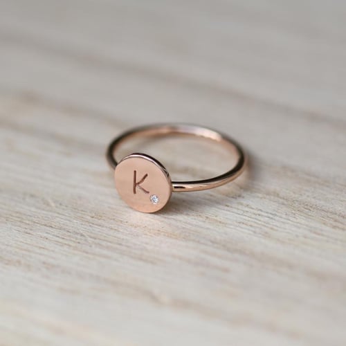 Ring aus Gold mit Diamant und Gravur Narik