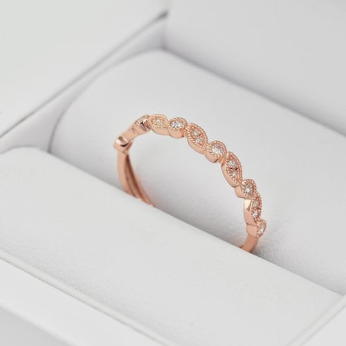 Eternity-Ring aus Gold mit Diamanten halbbesetzt Sango