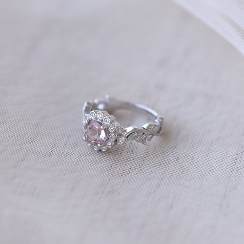 Verlobungsring im Vintage-Stil mit Morganit und Diamanten Jyspie