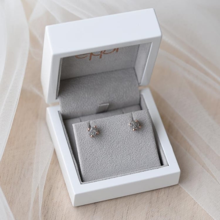 Ohrringe in 585 Gold mit ungeschliffenen Rohdiamanten Winnie 52821