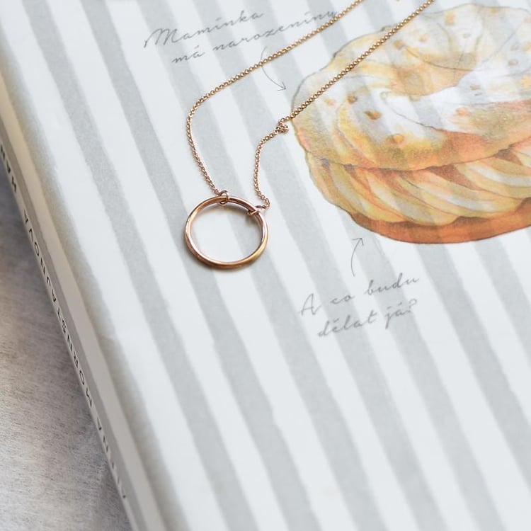 Silberne Halskette mit minimalistischer Form Karma 103620