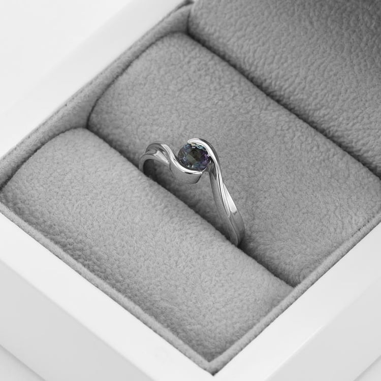 Goldener Verlobungsring mit Alexandrit Yadu 48299