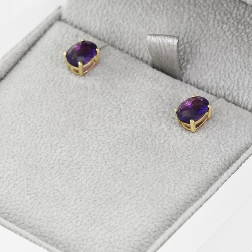 Goldene Ohrringe mit ovalen Amethysten Qati