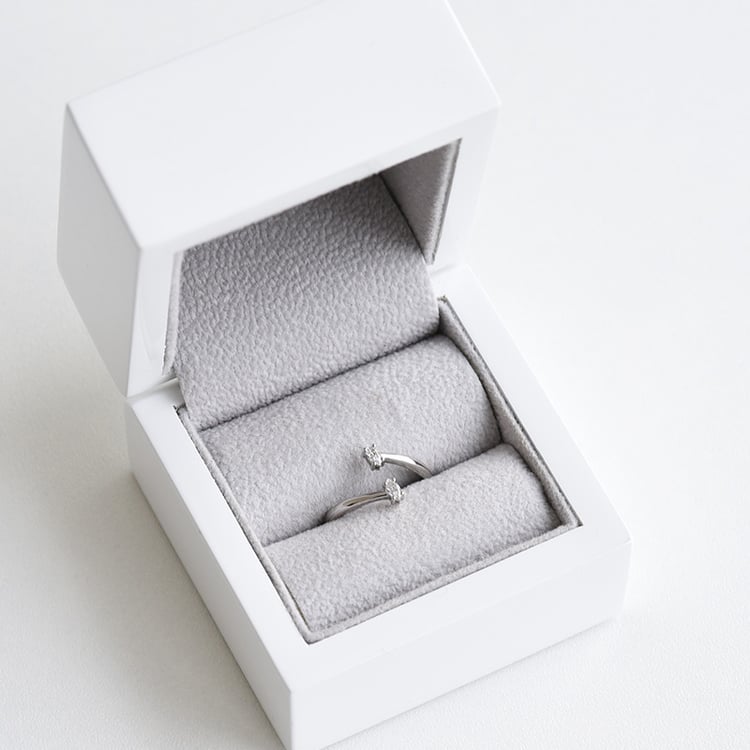 Ungewöhnlicher Ring aus Gold Alik 84402