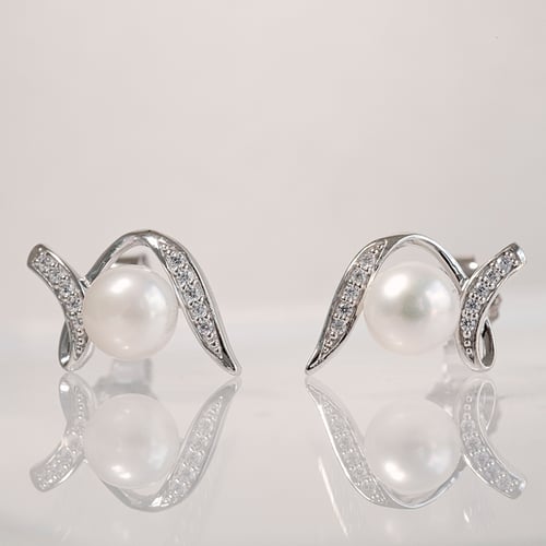 Ohrstecker mit Perle und Diamanten Durga