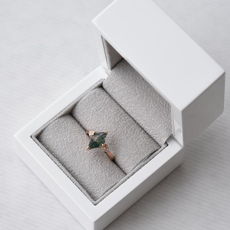 Einzigartiger Verlobungsring mit Moosachat Kettil 71591