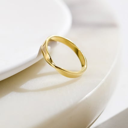 Damenring in raffinierter V-Form Modeste