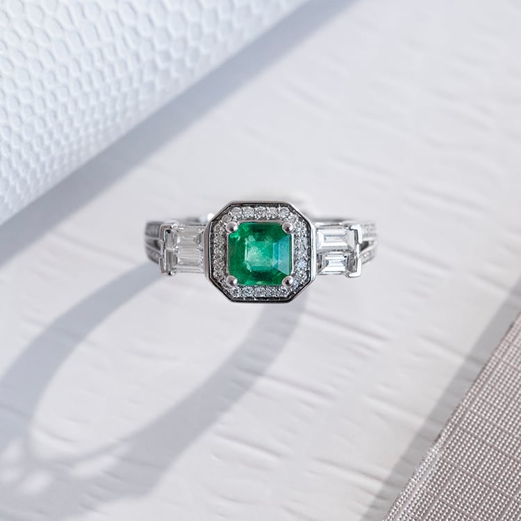 Goldener Smaragdring mit Diamanten Carli 109934