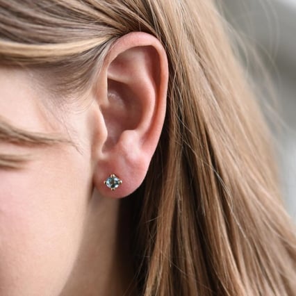 Ohrringe mit Schraubverschluss mit Aquamarinen Cerces