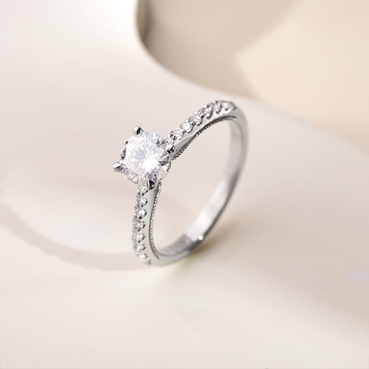 Bicolor Verlobungsring mit rundem Diamanten 159668