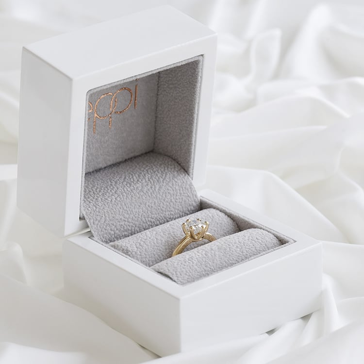 Goldener Verlobungsring mit Solitär-Moissanit Mukti 93493