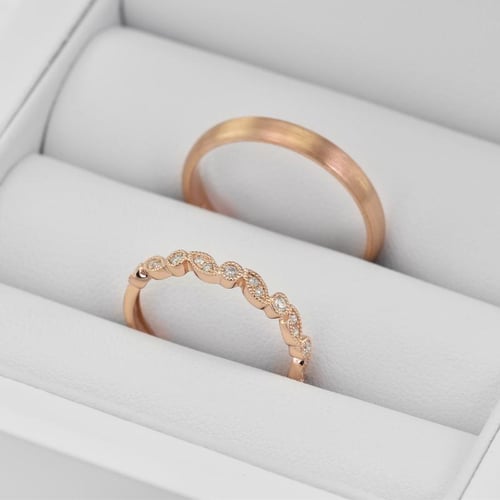 Eheringe aus einem Vintage-Ring mit Lab Grown Diamanten und einem Komfort-Ring Sango