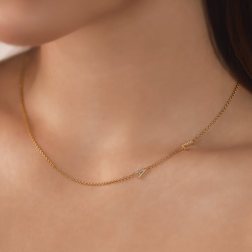 Silberne Kette mit zwei Buchstaben und Lab Grown Diamanten Lupe
