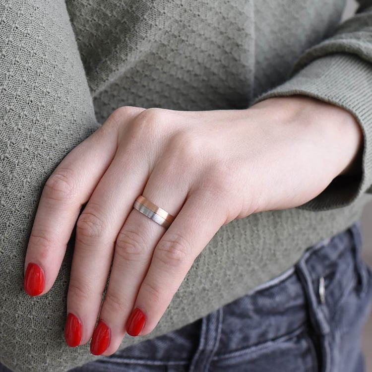 Halbrunde Eheringe aus kombiniertem Gold Amann 92620