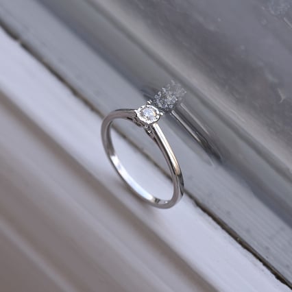 Eleganter Ring mit einem Diamanten Arvel