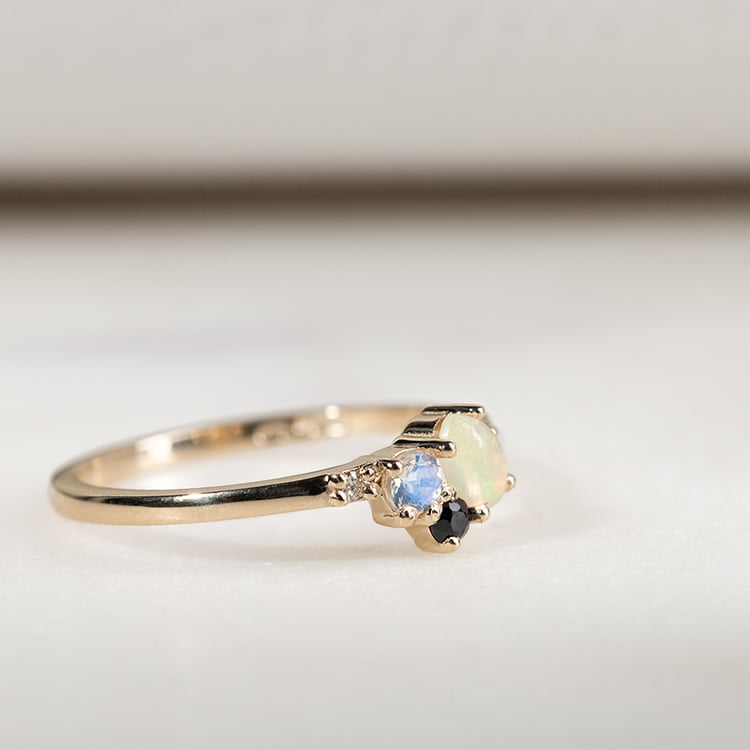 Cluster-Ring mit Opal, Saphir, Mondstein und Diamanten Elsa 133074