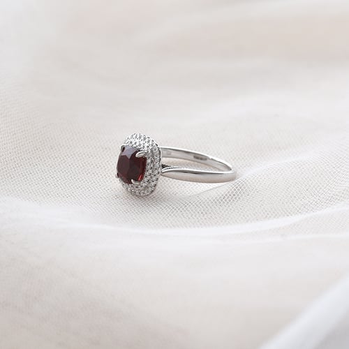 Luxuriöser Goldring mit Spinell und Diamanten Charmaine