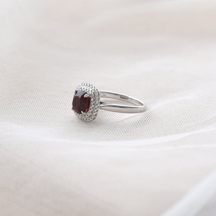 Luxuriöser Goldring mit Spinell und Diamanten Charmaine 144082