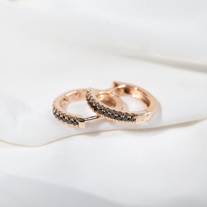 Creolen mit schwarzen Diamanten Gomati