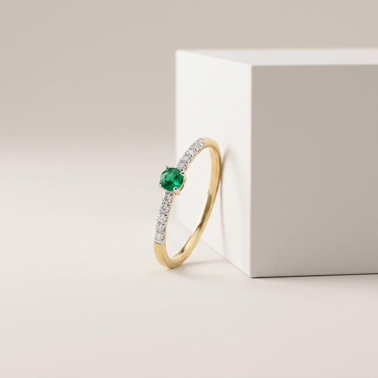 Silberring mit Smaragd und seitlichen Lab Grown Diamanten Mikey 169214