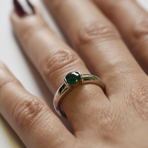 Goldring mit Smaragd Yaduvir