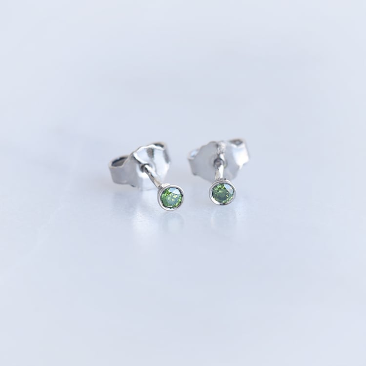 Bezel Ohrringe aus Platin mit grünen Diamanten Tofine 90075