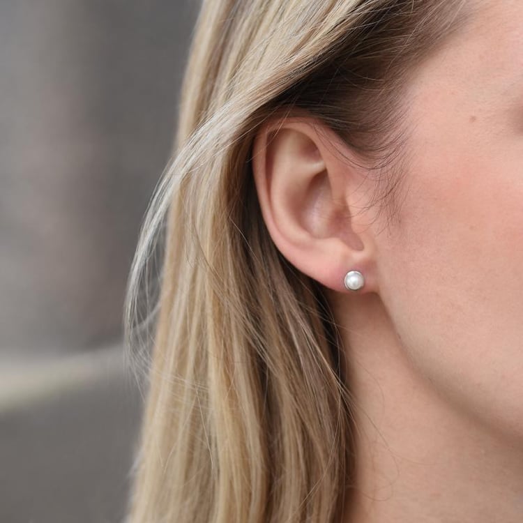 Minimalistische Perlenohrringe aus Weißgold Carlote 48900